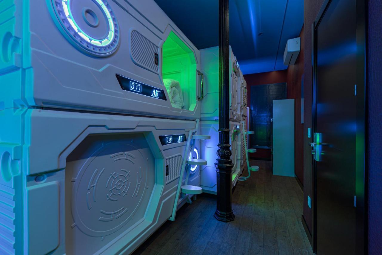Art Seven Hostel Capsules Madrid Exterior photo