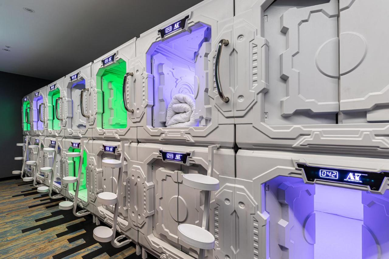 Art Seven Hostel Capsules Madrid Exterior photo