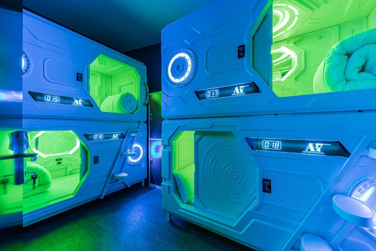 Art Seven Hostel Capsules Madrid Exterior photo