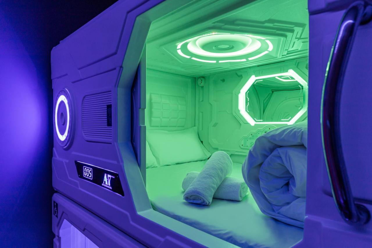 Art Seven Hostel Capsules Madrid Exterior photo