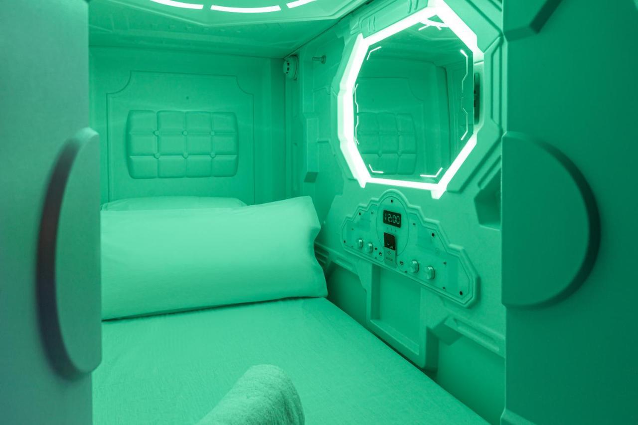 Art Seven Hostel Capsules Madrid Exterior photo