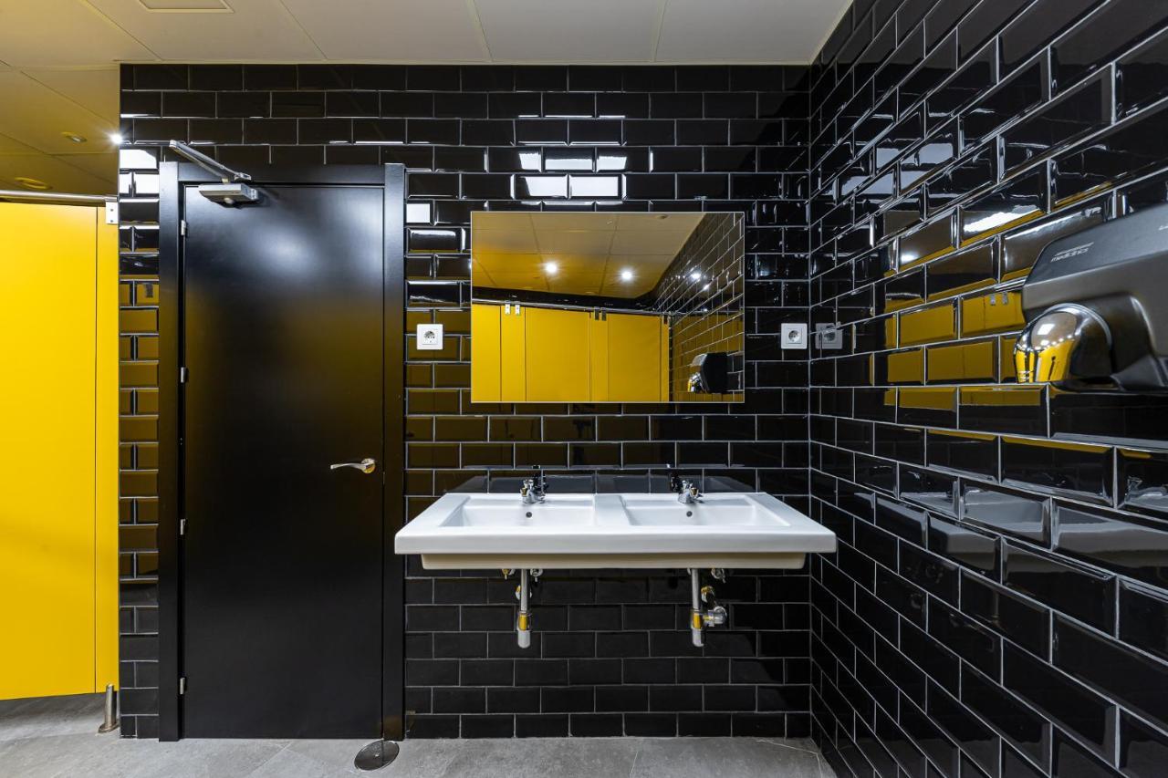 Art Seven Hostel Capsules Madrid Exterior photo