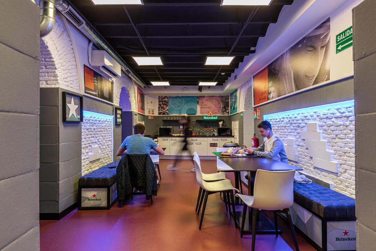 Art Seven Hostel Capsules Madrid Exterior photo