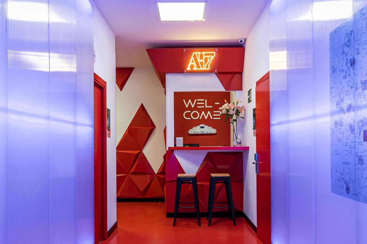 Art Seven Hostel Capsules Madrid Exterior photo