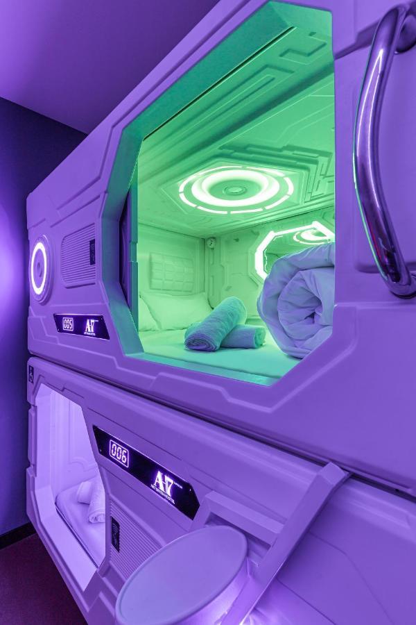 Art Seven Hostel Capsules Madrid Exterior photo