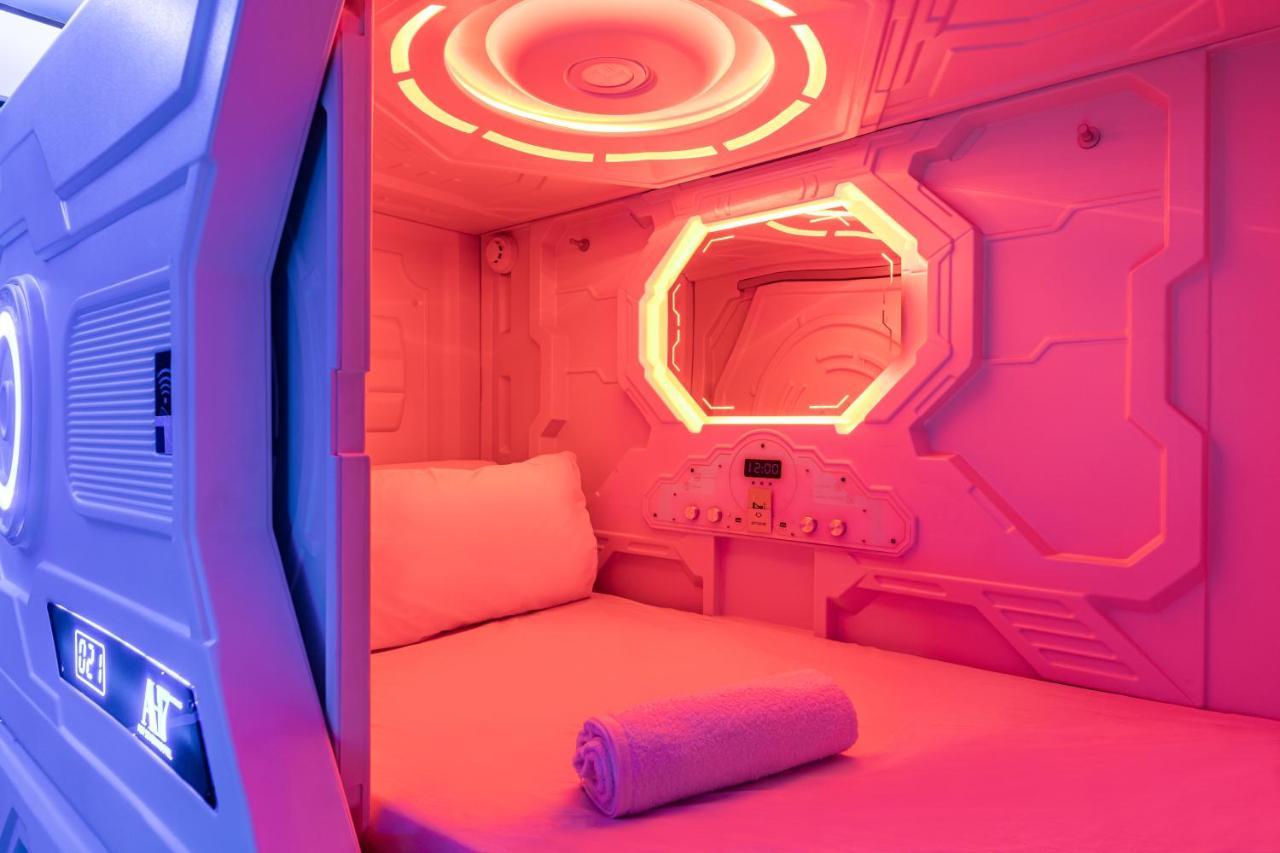 Art Seven Hostel Capsules Madrid Exterior photo