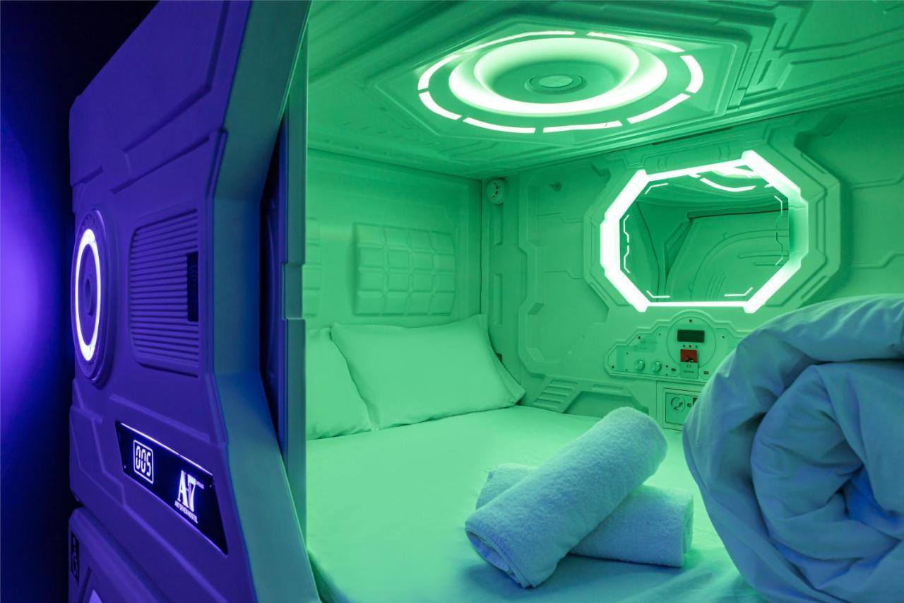 Art Seven Hostel Capsules Madrid Exterior photo