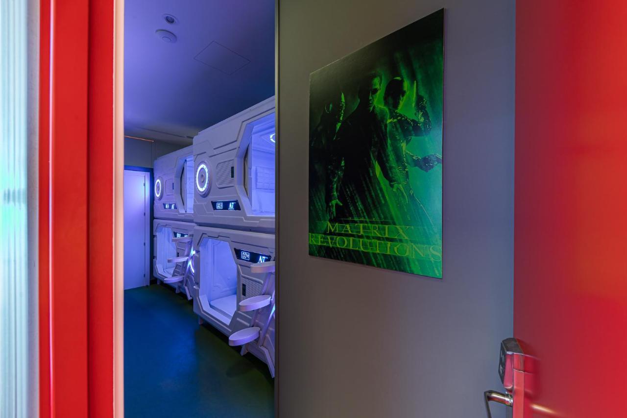 Art Seven Hostel Capsules Madrid Exterior photo