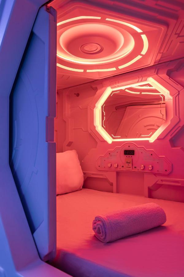 Art Seven Hostel Capsules Madrid Exterior photo