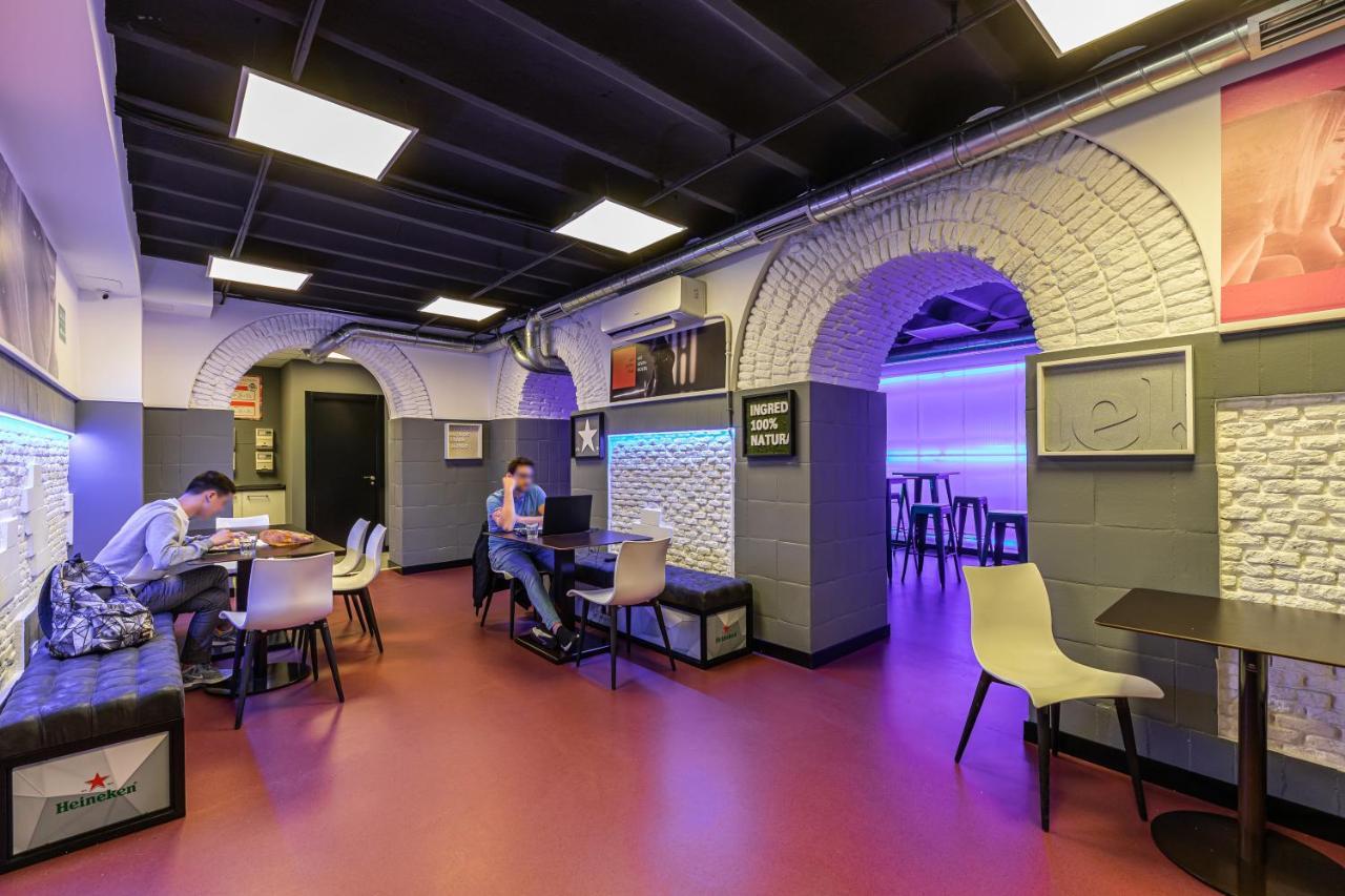 Art Seven Hostel Capsules Madrid Exterior photo