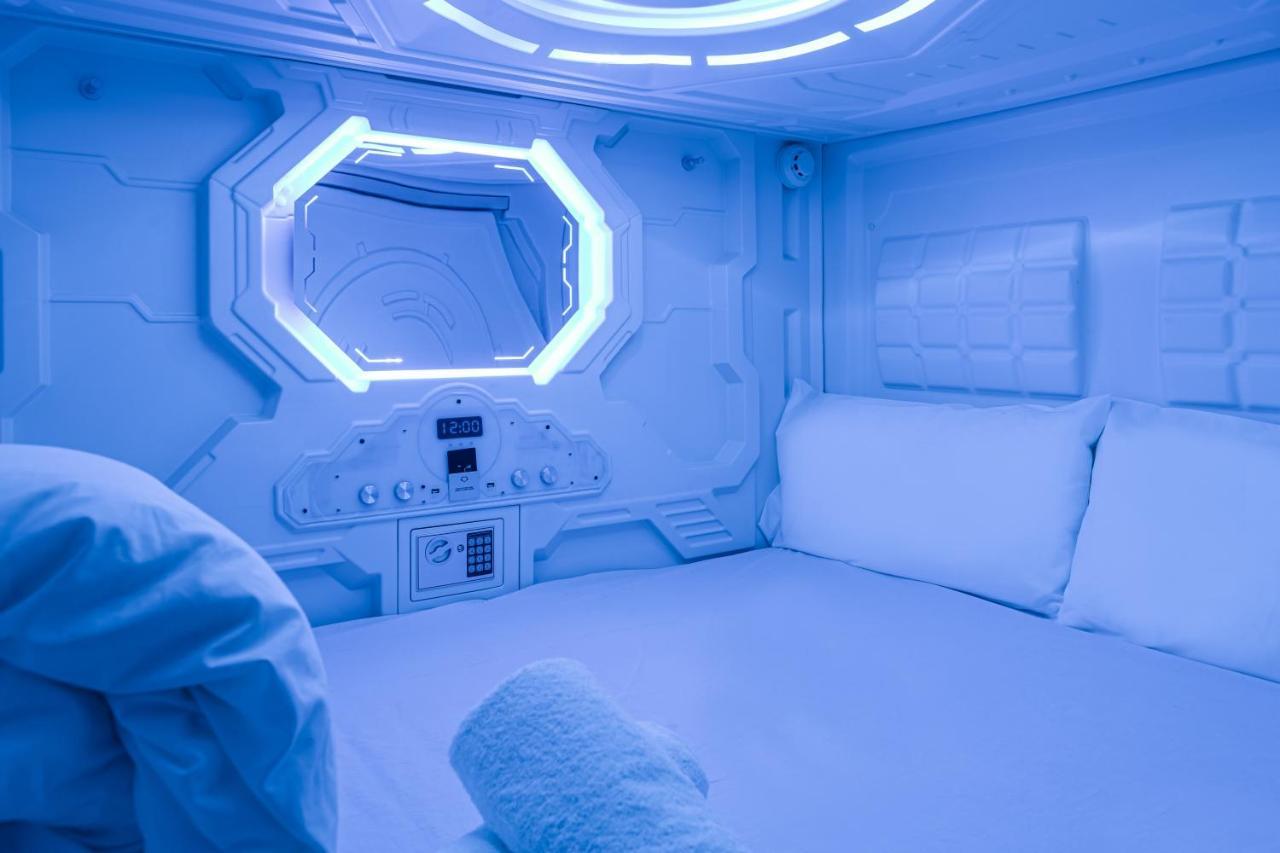 Art Seven Hostel Capsules Madrid Exterior photo