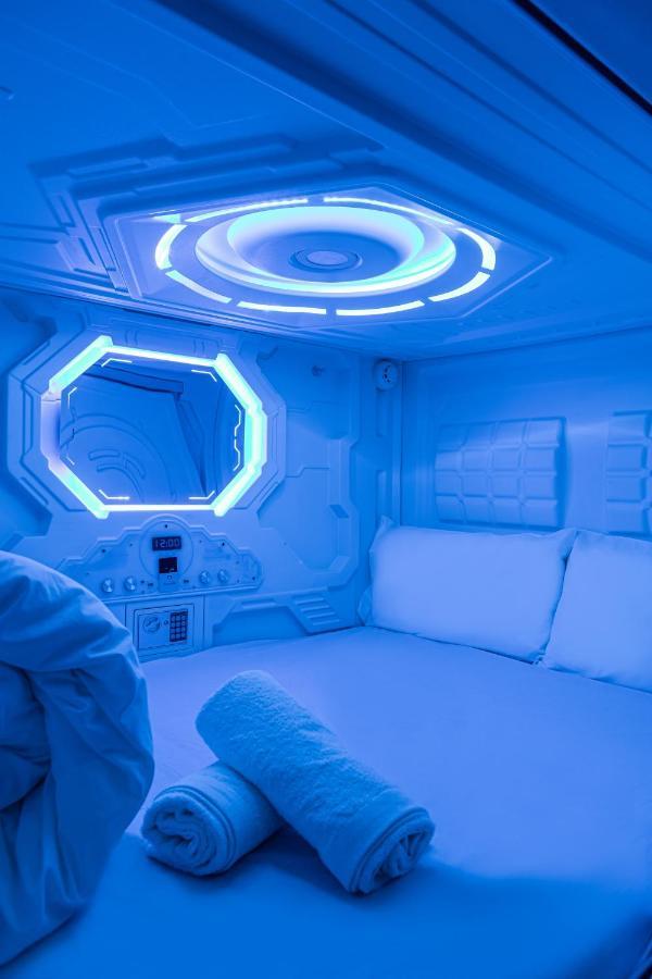 Art Seven Hostel Capsules Madrid Exterior photo