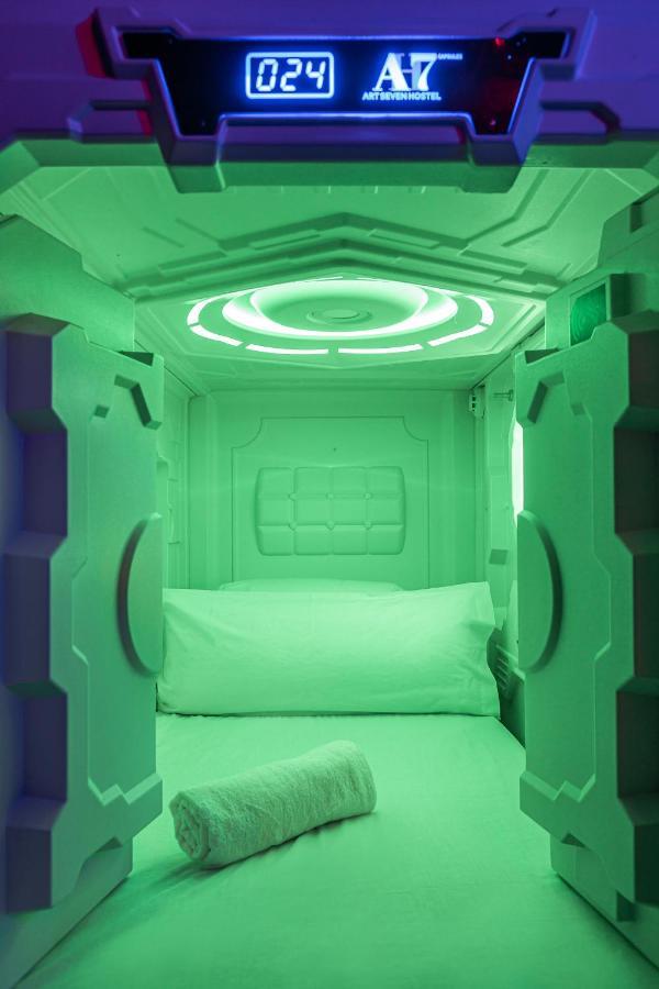 Art Seven Hostel Capsules Madrid Exterior photo
