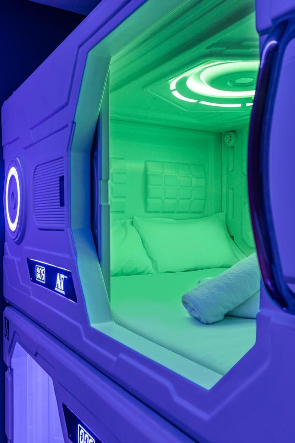 Art Seven Hostel Capsules Madrid Exterior photo